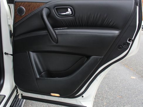 Used 2017 INFINITI QX80 4WD w/ Driver Assistance Package image 17