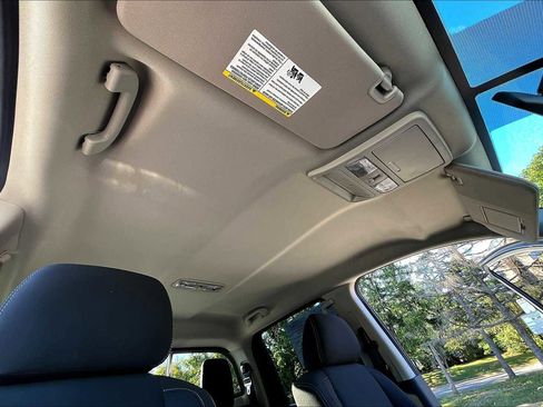 Used 2019 Nissan Titan SV image 13