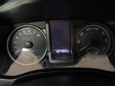 Used 2016 Toyota Tacoma TRD Off-Road w/ Towing Package RWD image 11