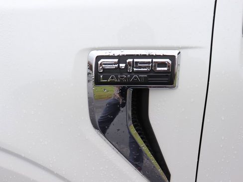 Used 2023 Ford F150 Lariat w/ Trailer Tow Package image 9