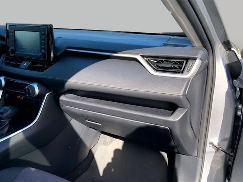 Used 2019 Toyota RAV4 XLE w/ Carpet Mat Package AWD/4WD image 18