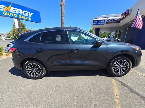 Used 2022 Ford Escape SEL w/ Technology Package FWD image 8