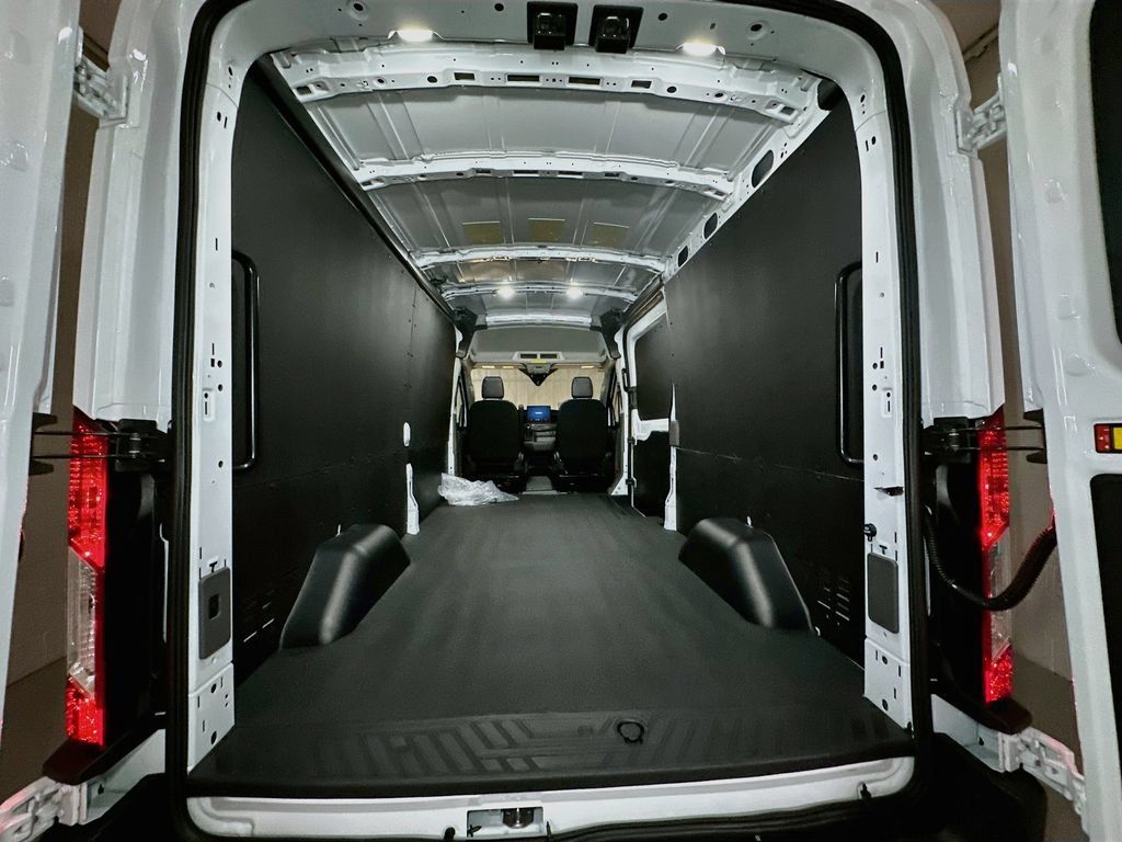 New 2027 Ford Transit 250 148 Medium Roof w/ Load Area Protection Package RWD image 31