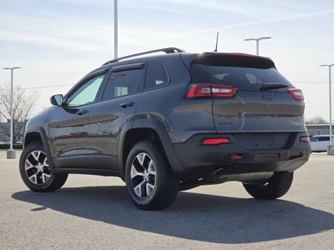 Used 2018 Jeep Cherokee Trailhawk w/ Cold Weather Group AWD/4WD image 15