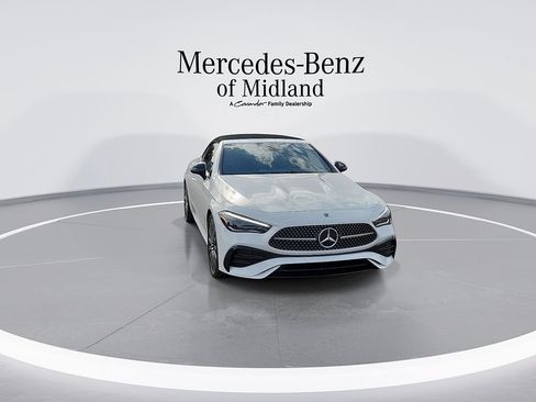 Used 2025 Mercedes-Benz CLE 300 4MATIC Cabriolet image 2