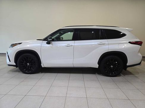 Used 2023 Toyota Highlander XSE AWD/4WD image 3