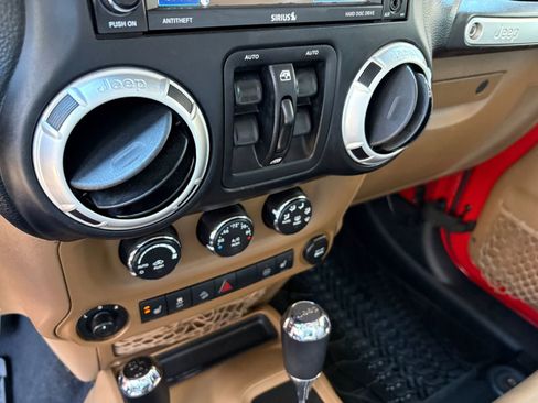 Used 2012 Jeep Wrangler Unlimited Sahara w/ Connectivity Group AWD/4WD image 34