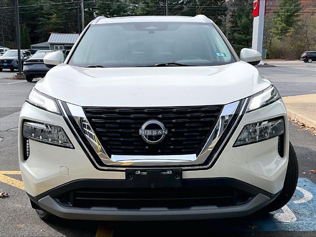 Used 2023 Nissan Rogue SV w/ SV Premium B Package AWD/4WD image 2