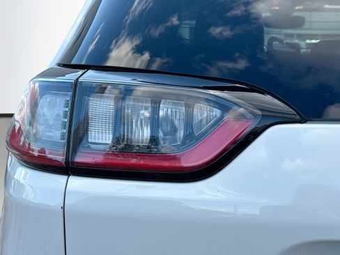 Used 2019 Jeep Cherokee Latitude Plus w/ Comfort/Convenience Group image 10