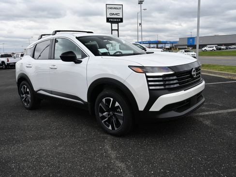 New 2026 Nissan Kicks SV w/ SV Premium Package image 2