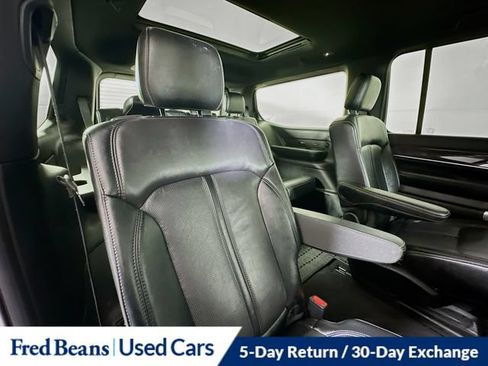 Used 2022 Jeep Wagoneer Series III w/ Premium Group I AWD/4WD image 37
