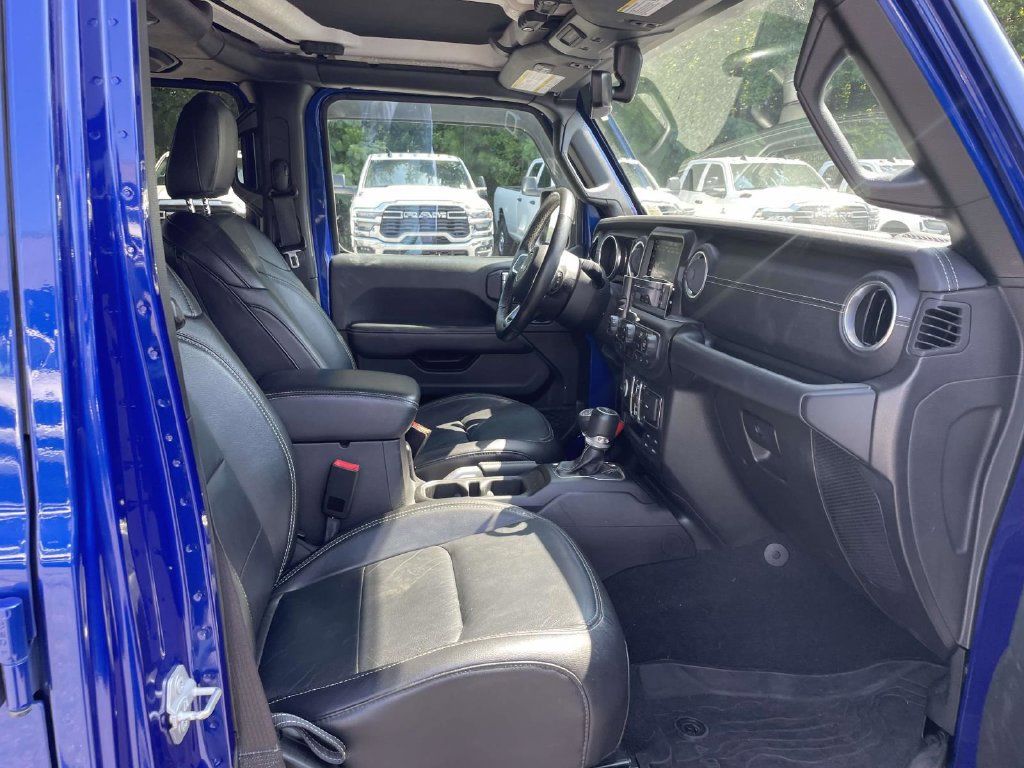 Used 2018 Jeep Wrangler Unlimited Sahara AWD/4WD image 12