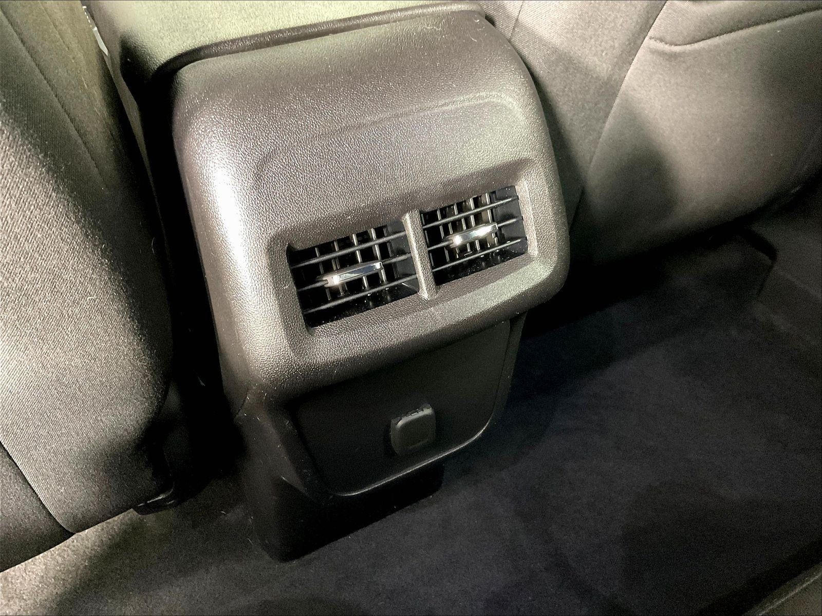 Used 2018 Chevrolet Equinox LT FWD image 10