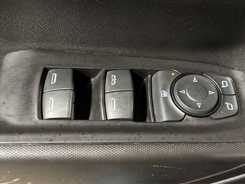 Used 2020 Chevrolet Silverado 1500 Custom w/ Custom Value Package image 16