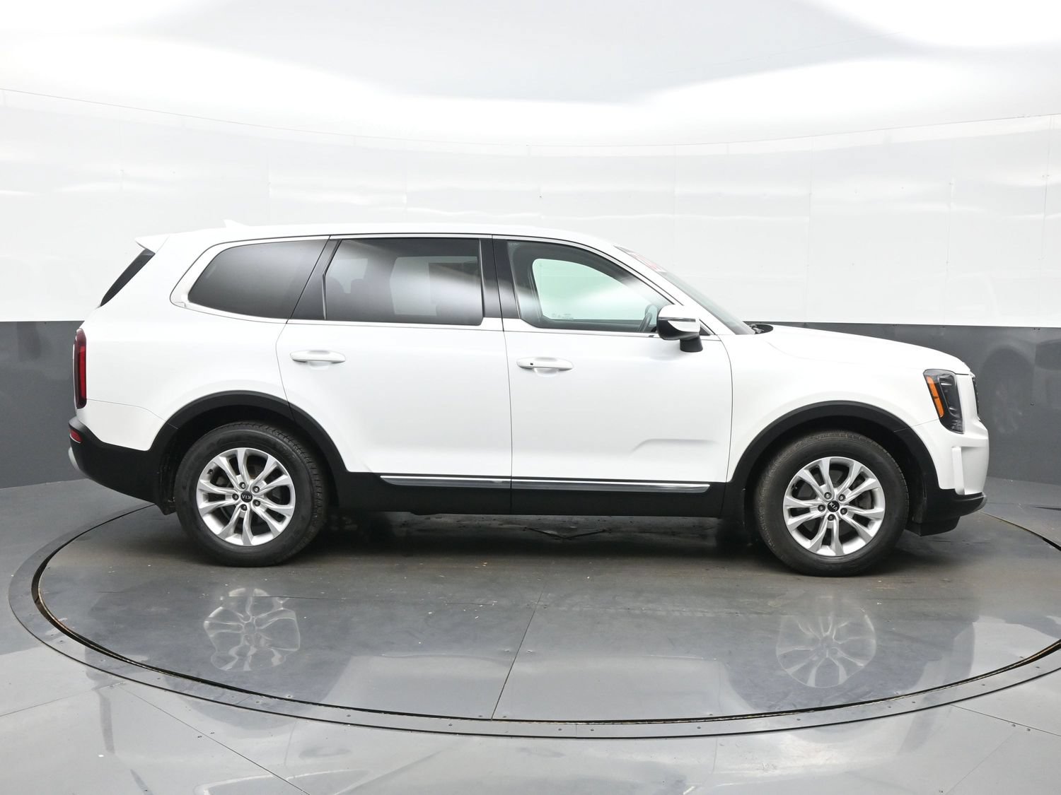Used 2020 Kia Telluride LX AWD/4WD image 7