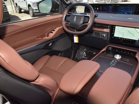 New 2025 Lincoln Navigator Reserve image 16