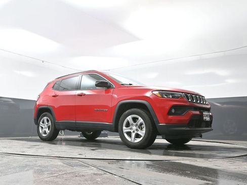 Used 2024 Jeep Compass Latitude image 49