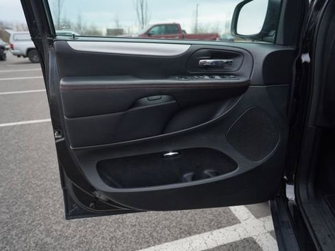 Used 2017 Dodge Grand Caravan GT image 13