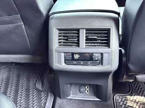 Used 2018 Volkswagen Atlas SE image 16