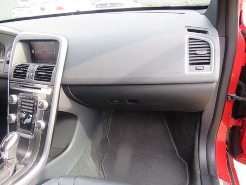 Used 2015 Volvo XC60 T6 R-Design image 23