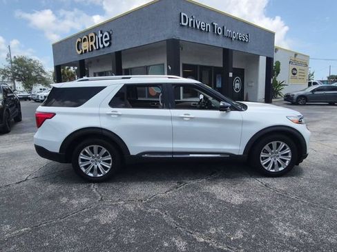 Used 2020 Ford Explorer Limited w/ Hybrid Equipment Group 310A RWD image 4