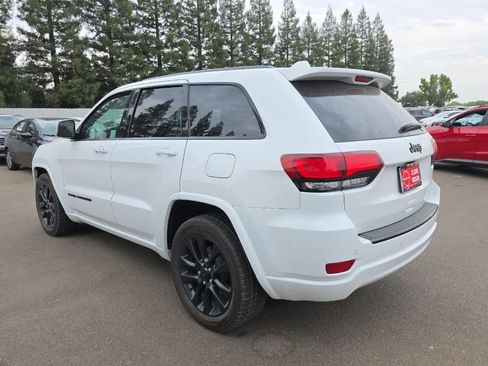 Used 2018 Jeep Grand Cherokee Altitude RWD image 7