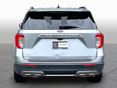 Used 2022 Ford Explorer XLT w/ Equipment Group 202A RWD image 5