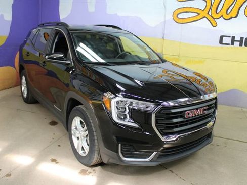 Used 2023 GMC Terrain SLE w/ Driver Convenience Package FWD image 2