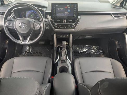 Used 2022 Toyota Corolla Cross XLE image 18