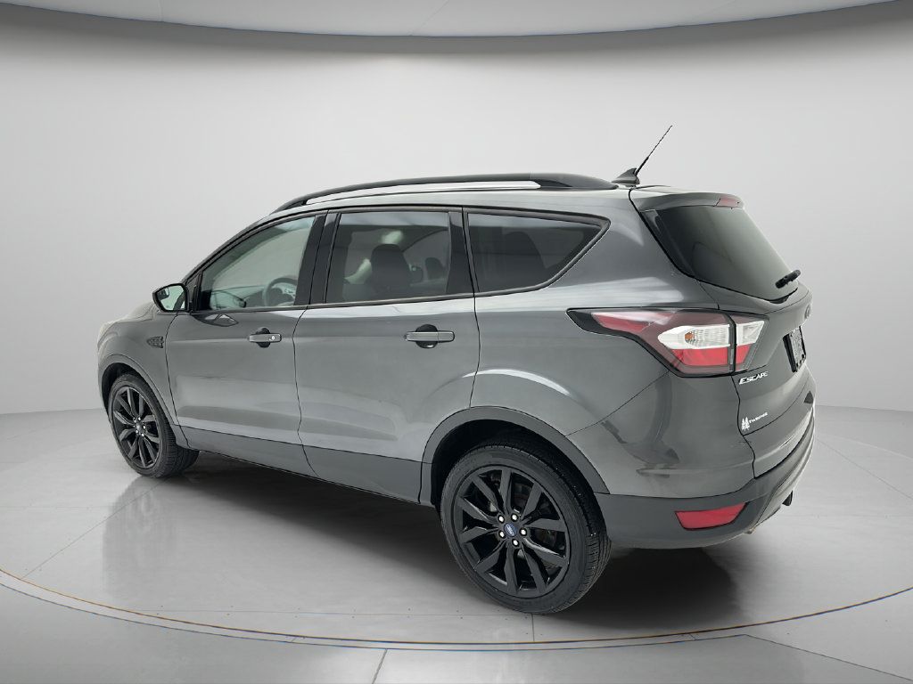 Used 2018 Ford Escape SE w/ SE Sport Appearance Package AWD/4WD image 4