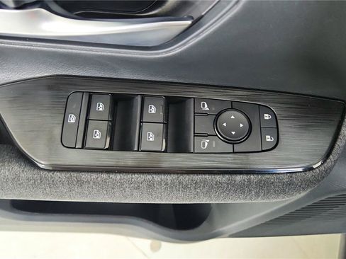 Used 2025 Nissan Kicks SV image 16