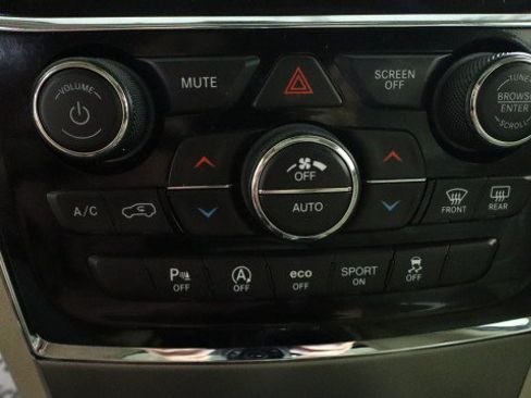 Used 2020 Jeep Grand Cherokee Limited AWD/4WD image 18