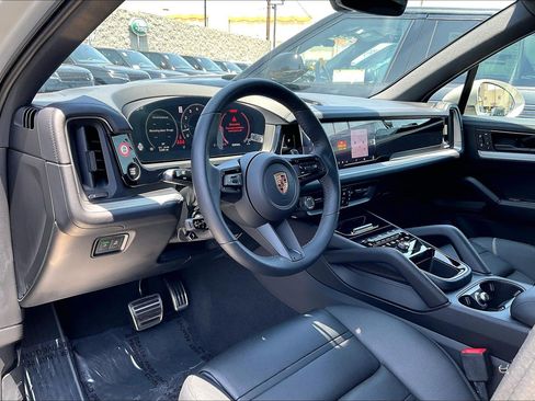 Used 2026 Porsche Cayenne S AWD/4WD image 17