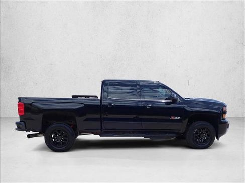 Used 2019 Chevrolet Silverado 2500 LT w/ Midnight Edition AWD/4WD image 5