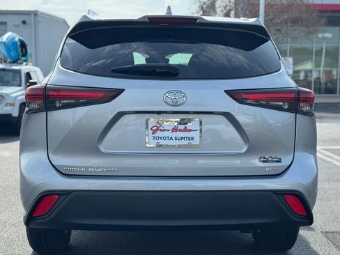 Used 2024 Toyota Highlander XLE image 10