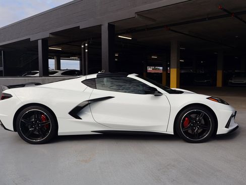 Used 2022 Chevrolet Corvette 3LT w/ Z51 Performance Package image 8
