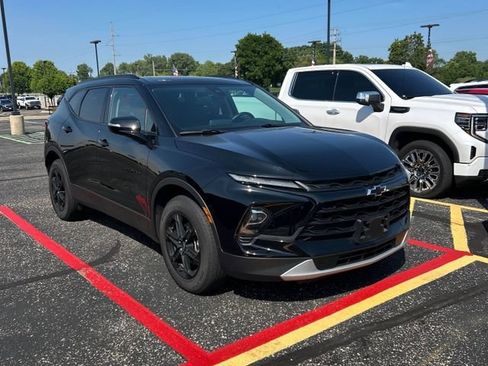 Used 2023 Chevrolet Blazer LT w/ Sound & Technology Package AWD/4WD image 4