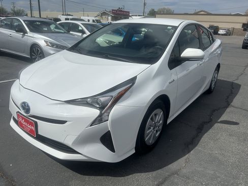 Used 2016 Toyota Prius Two image 2