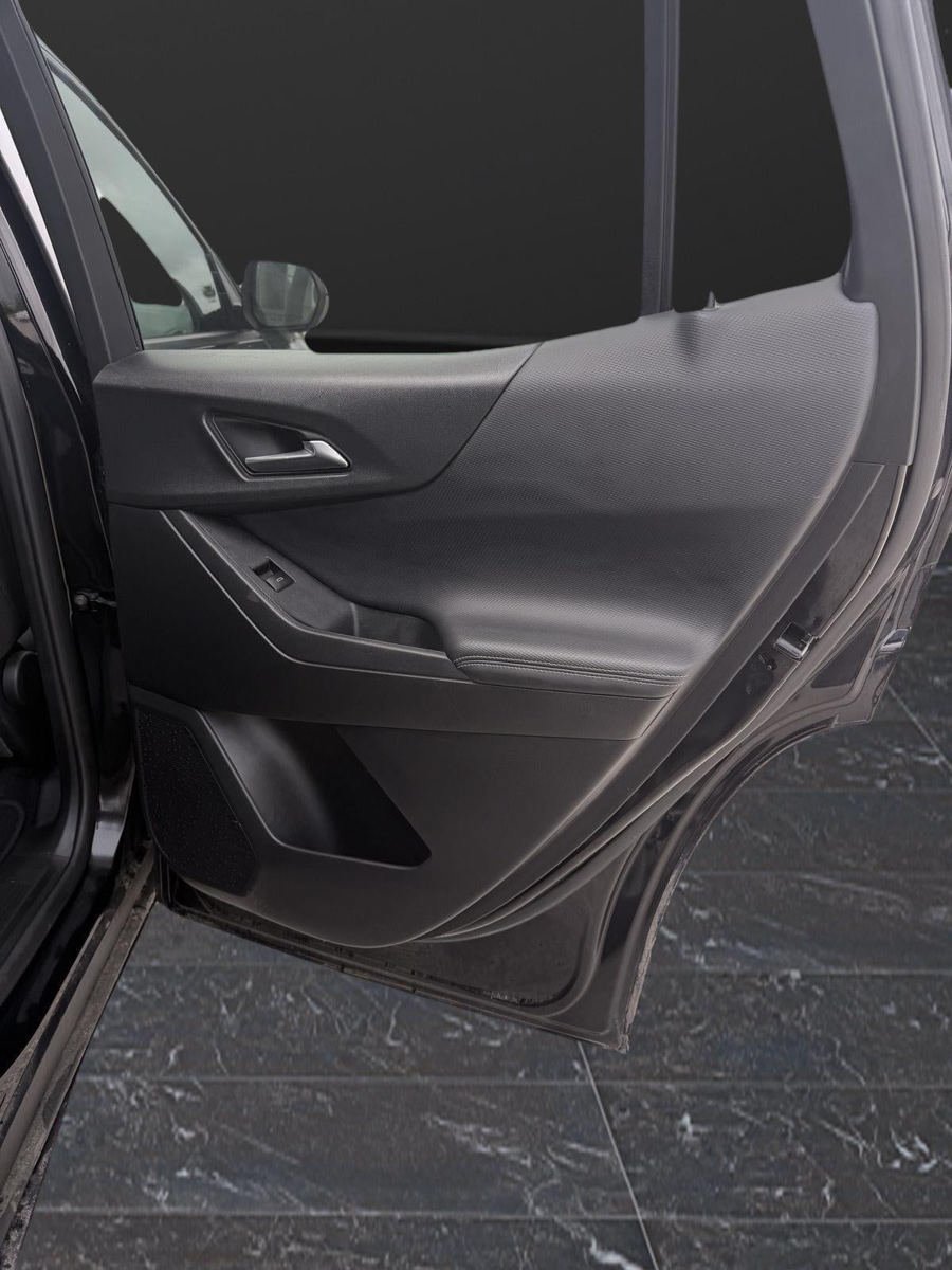 Used 2025 Chevrolet Equinox LT FWD image 11