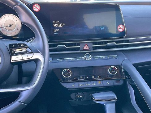Used 2025 Hyundai Elantra SEL image 6