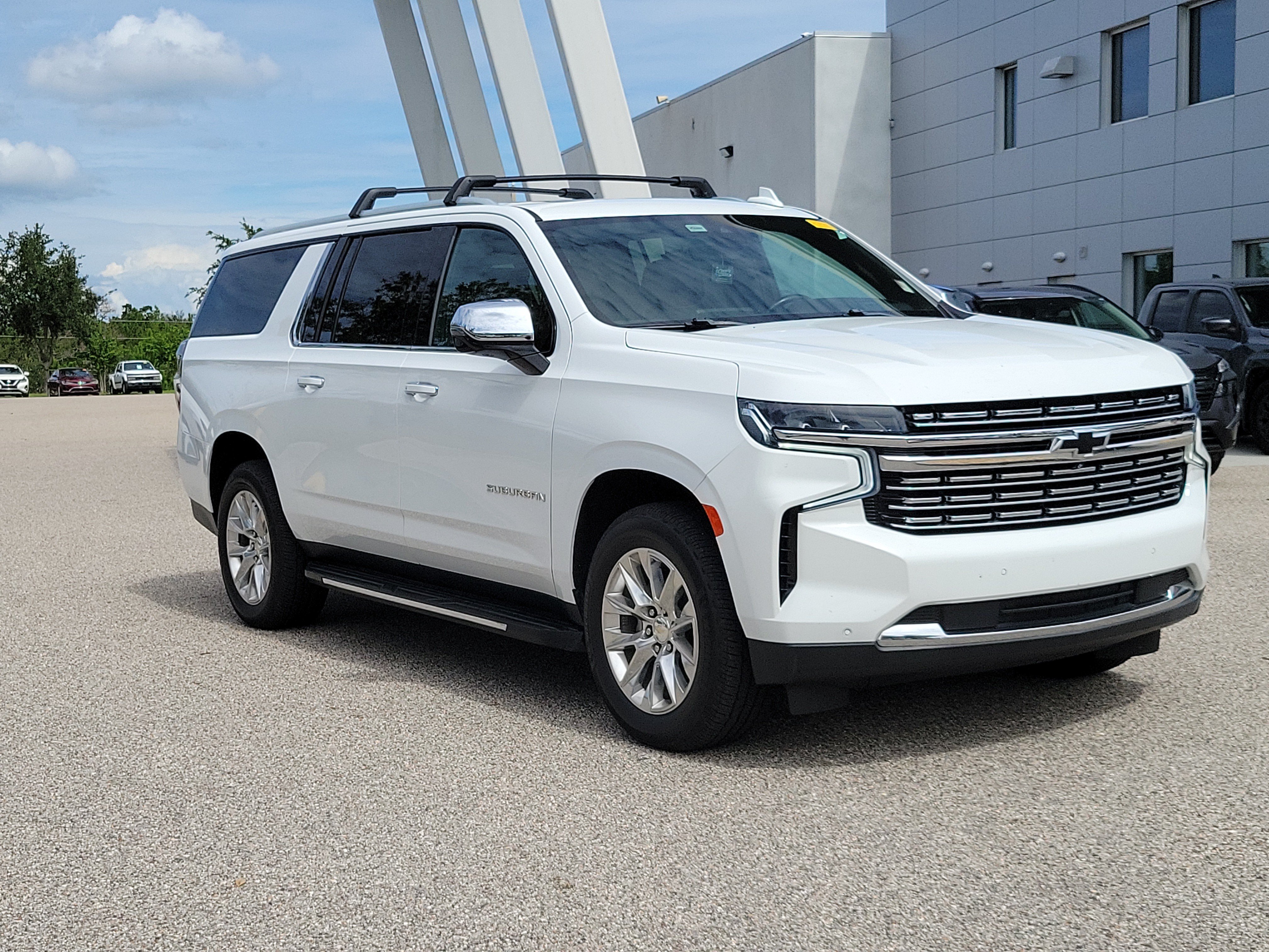 Used 2021 Chevrolet Suburban Premier w/ Premium Package AWD/4WD image 3