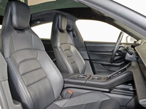 Used 2020 Porsche Taycan Turbo image 43