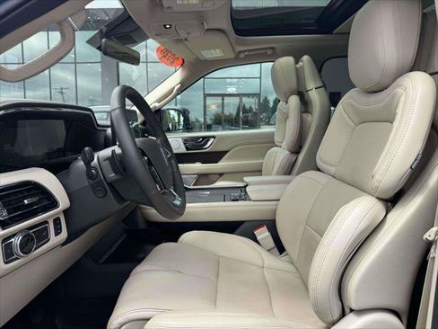 Used 2020 Lincoln Navigator Reserve w/ Luxury Package AWD/4WD image 16