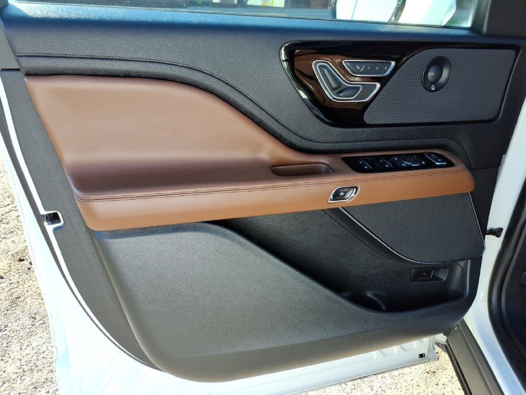 Used 2022 Lincoln Aviator Reserve w/ Equipment Group 201A AWD/4WD image 14