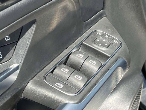 Used 2026 Mercedes-Benz GLB 250 image 25