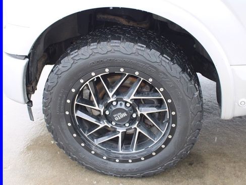 Used 2017 Ford F150 Platinum w/ Equipment Group 701A Luxury image 12