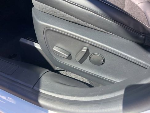 Used 2025 Ford Escape SE image 19