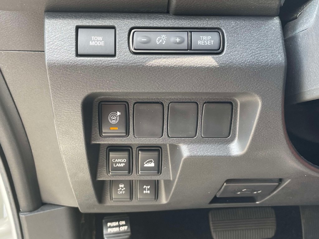 Used 2025 Nissan Frontier PRO-4X AWD/4WD image 19