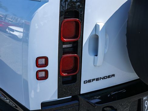 Used 2024 Land Rover Defender 130 X-Dynamic SE image 8