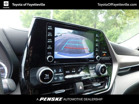 Used 2022 Toyota Highlander L FWD image 10